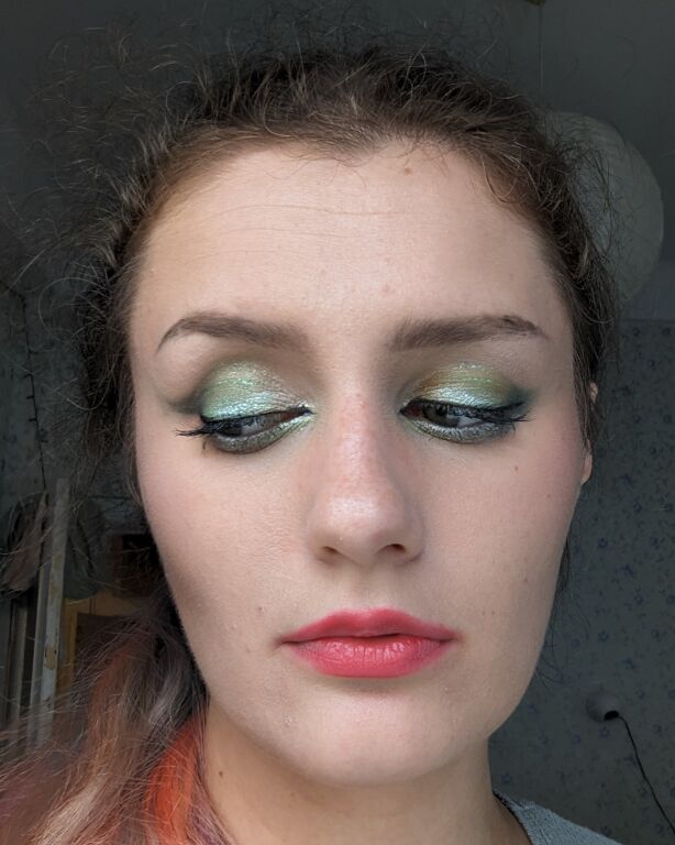 #Makeupbytheday Соковита зе�лень 