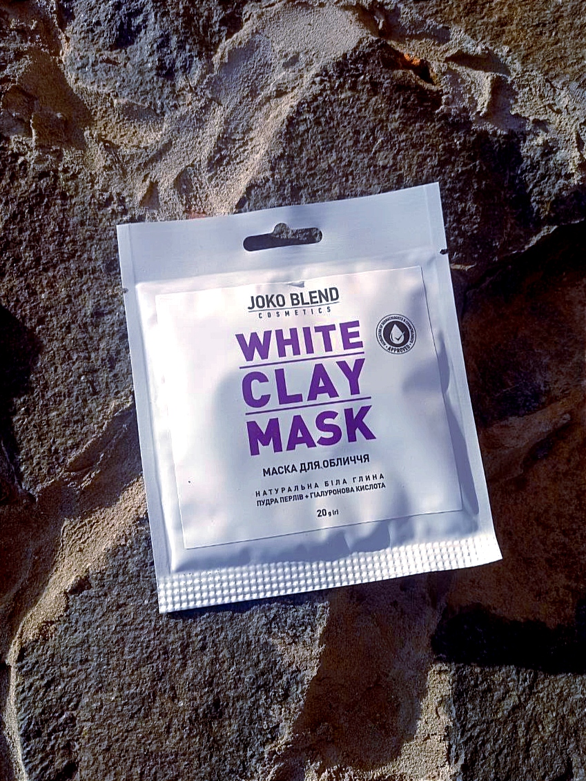 Біла глиняна маска для обличчя