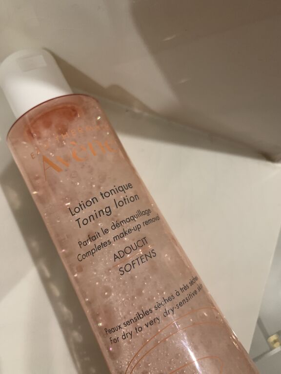 Цей тонізуючий лосьйон  для обличчя Avene must have