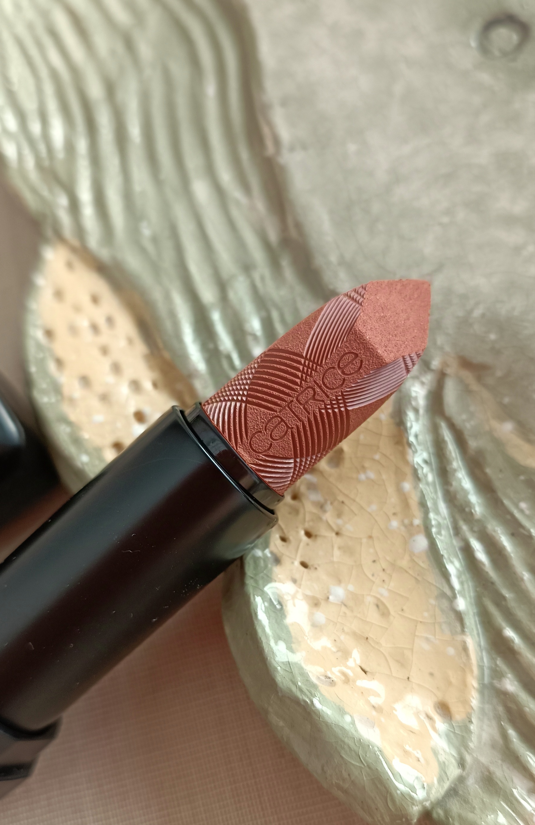 Помада для губ Catrice Scandalous Matte Lipstick