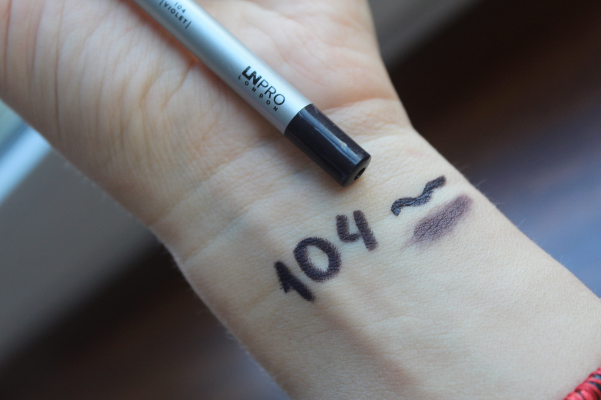 104 відтінок LN Pro Kajal Eye Liner