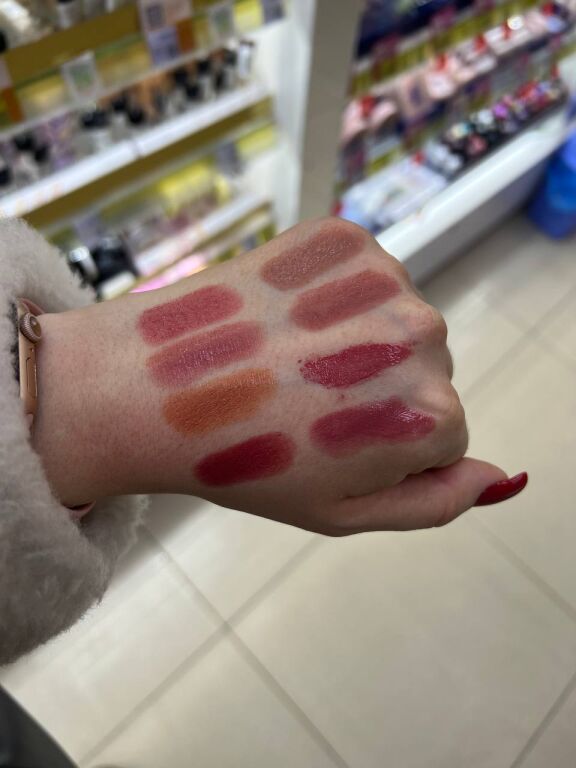 Легкий макіяж з Eveline Cosmetics Variete Satin Lipstick