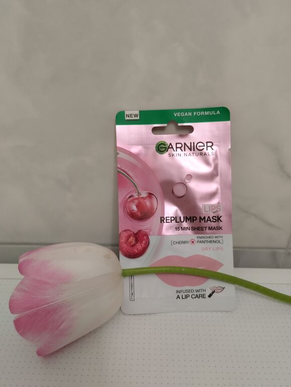 Garnier Skin Naturals Тканинна маска для зволоження й відновлення сухої шкіри губ з екстрактом вишні