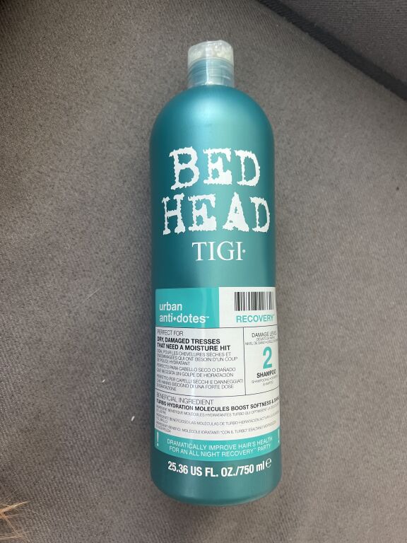 Если твоим волосам нужно срочное увлажнение и восстановление.Tigi BED HEAD urban antidotes RECOVERY