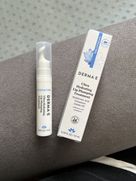 Тестування Derma E Hydrating Ultra Hydrating Lip Plumping Treatment