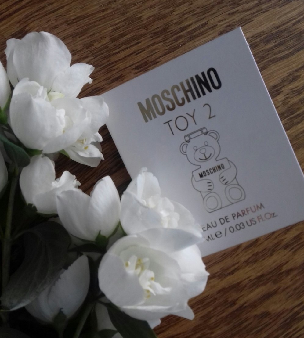 Грайливий, легкий, життєрадісний і такий по-літньому мімімішний Moschino Toy 2!