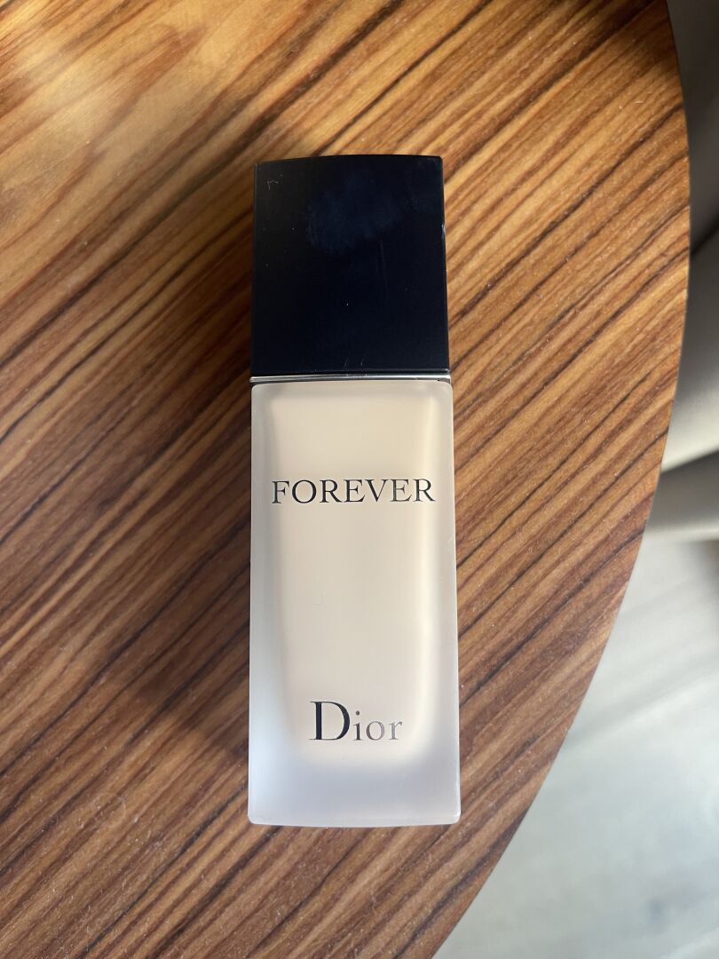 Тональна основа Dior Diorskin Forever Foundation