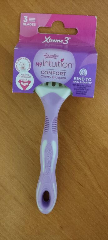 Жіноча одноразова бритва з трьома лезами Wilkinson Sword Xtreme 3 My Intuition Comfort Cherry Blosso