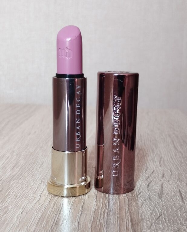 Помада від Urban Decay Vice Lipstick #Violate із лінійки Cream