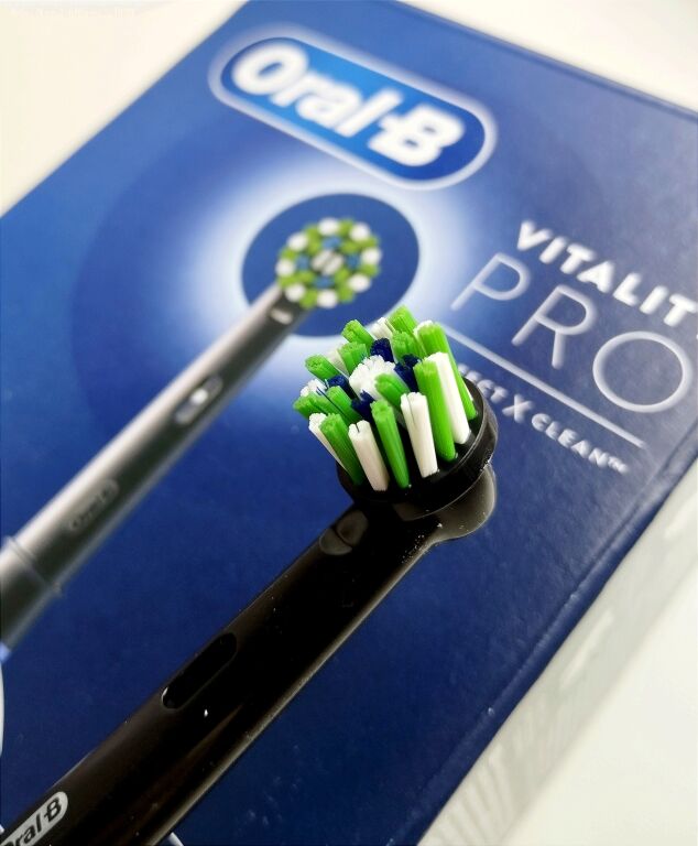 Електрична зубна щітка Oral-b Vitality Pro × Clean black