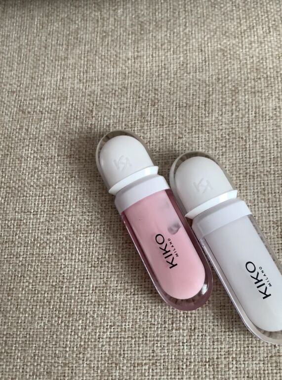 Порівняємо два відтін�ки: Kiko Lip Volume: 01 Tutu Rose VS 02 Transparent