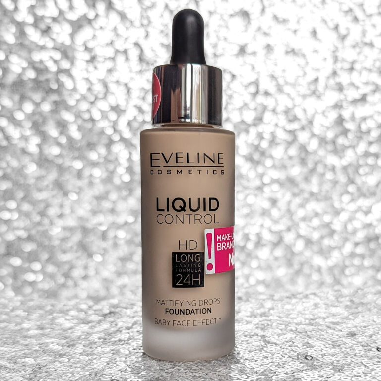 Тональний Eveline Liquid Control HD Mattifying: Секрет оксамитової шкіри