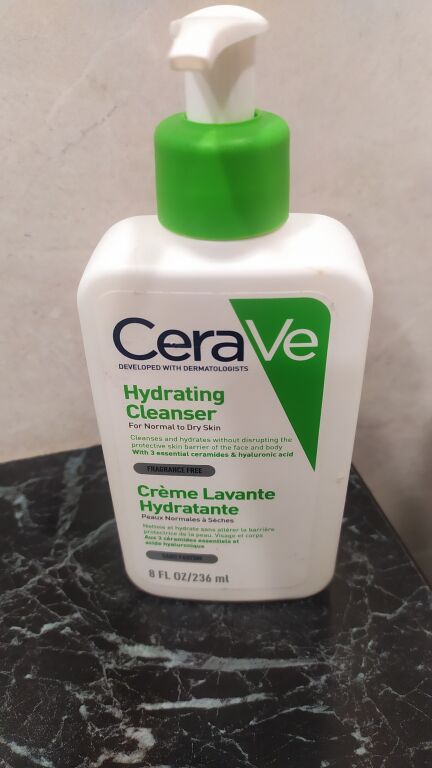 Очищувальна зволожувальна емульсія CeraVe Hydrating Cleanser