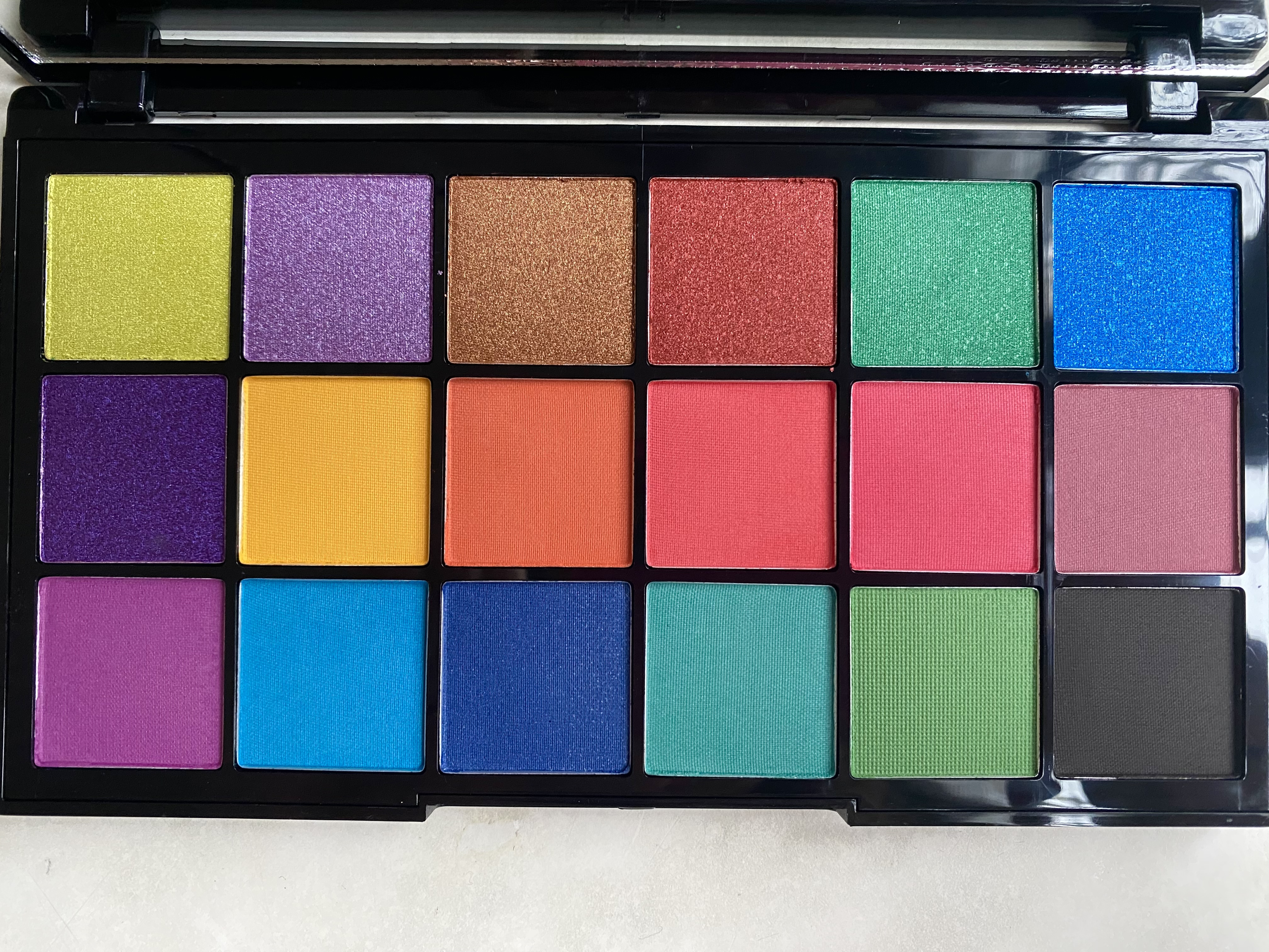 Огляд на палетку Makeup Revolution X Tammi Tropical Carnival