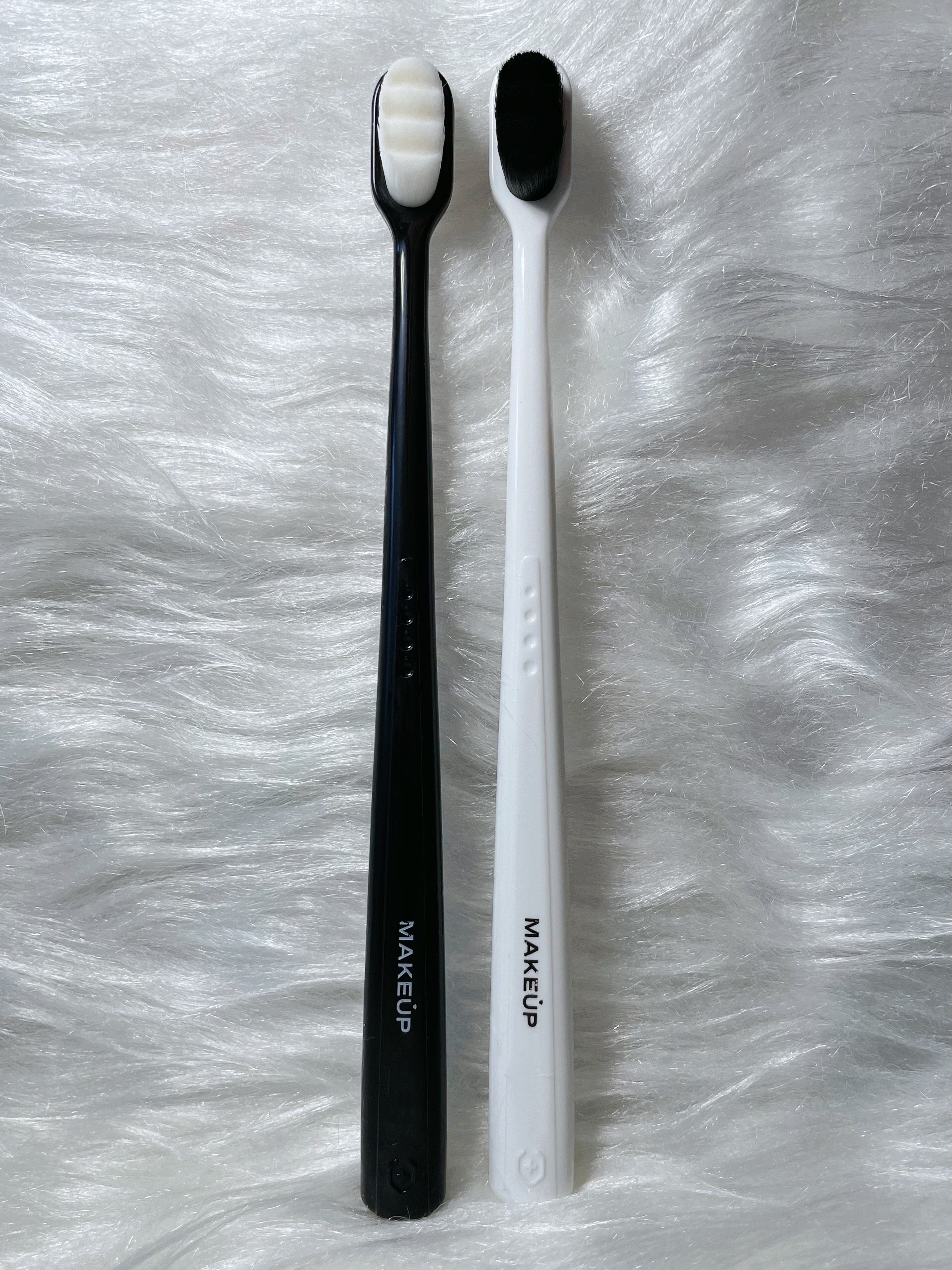 MAKEUP BLACK&WHITE TOOTHBRUSH SET