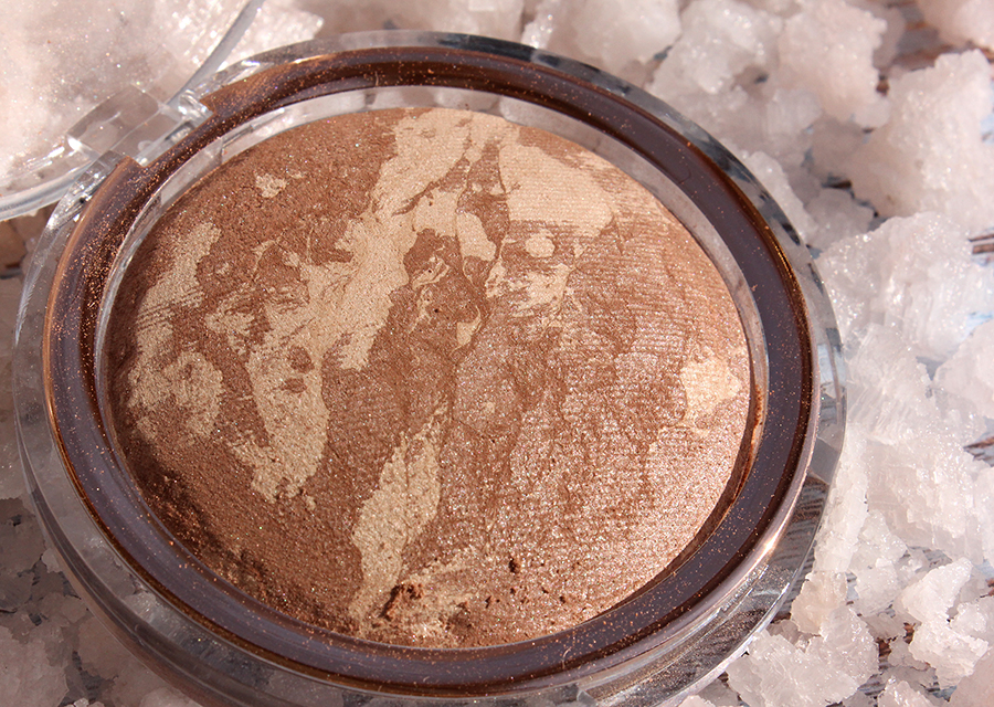 Ніжне бронзування, легке сяйво з Catrice Sun Lover Glow Bronzing Powder