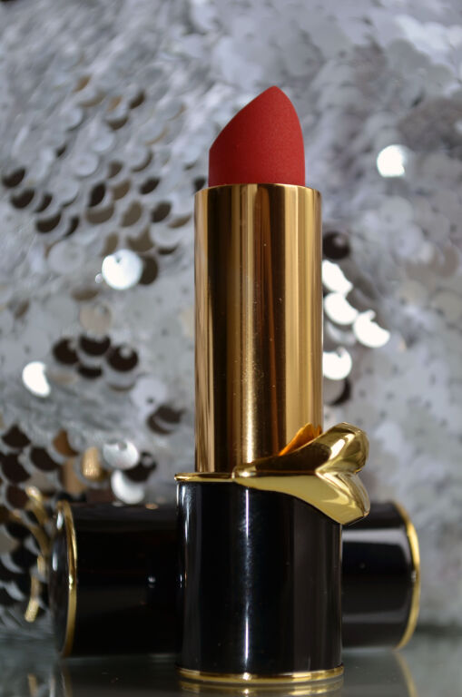 Огляд на помаду Pat McGrath Matte Trance Lipstick в відтінку Elson-2