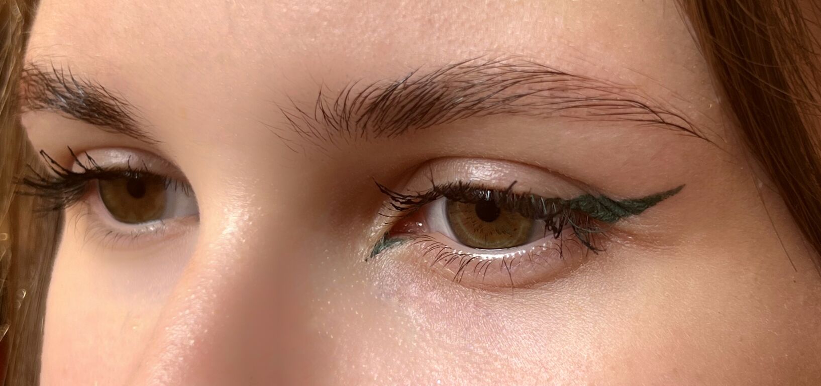 Ідеальна підводка для очей від Maxi Colour в зеленому відтінку