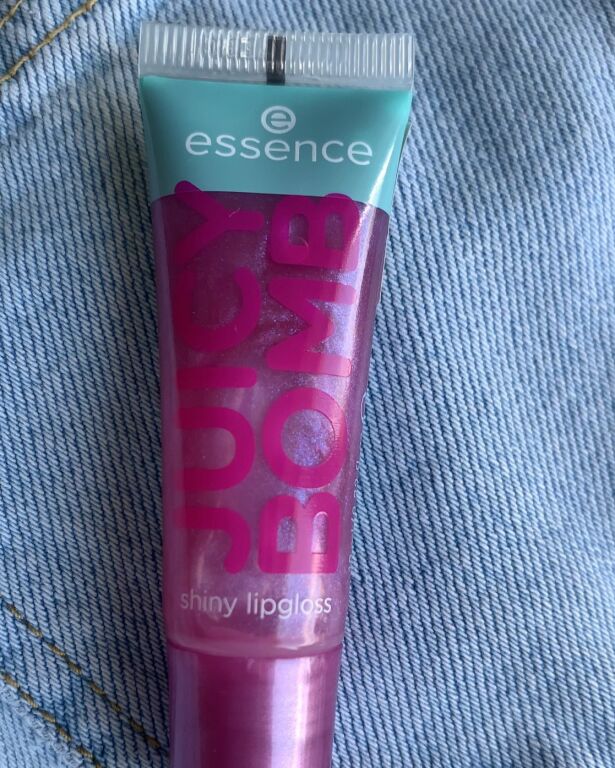 Блиск для губ  Essence JUICY BOMB lipgloss [блиск за 30грн?]