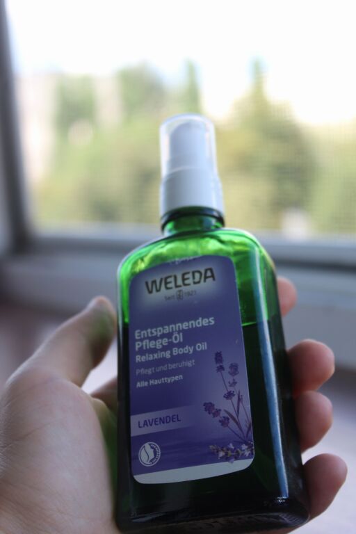 Лавандова розслаблювальна олія для тіла Weleda Relaxing Lavender Body Oil