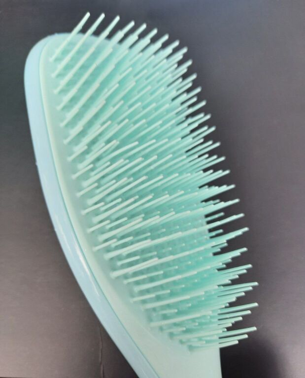 Гребінець від Tangle Teezer.