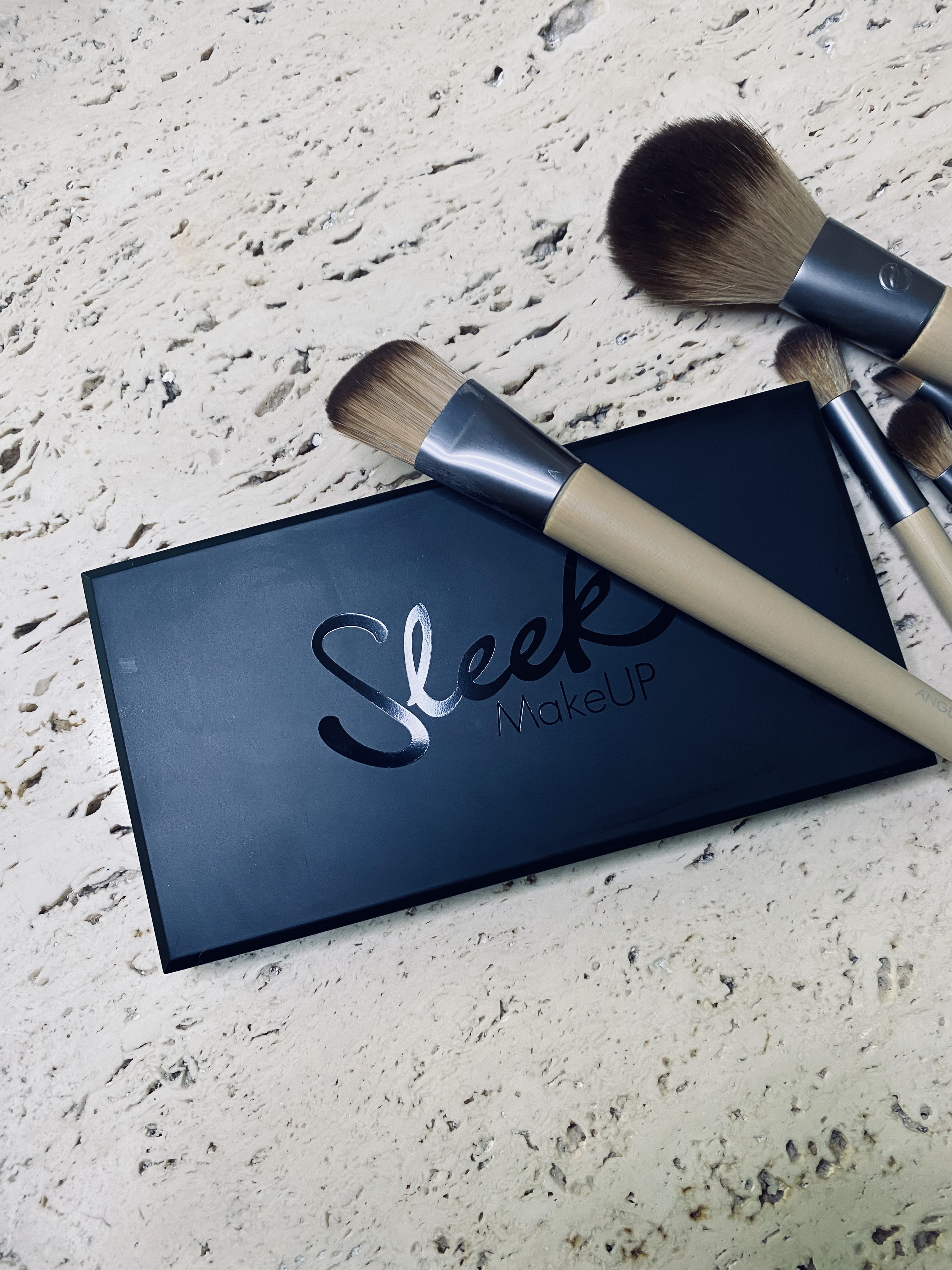 Легендарна бюджетна палетка i-Divine від Sleek