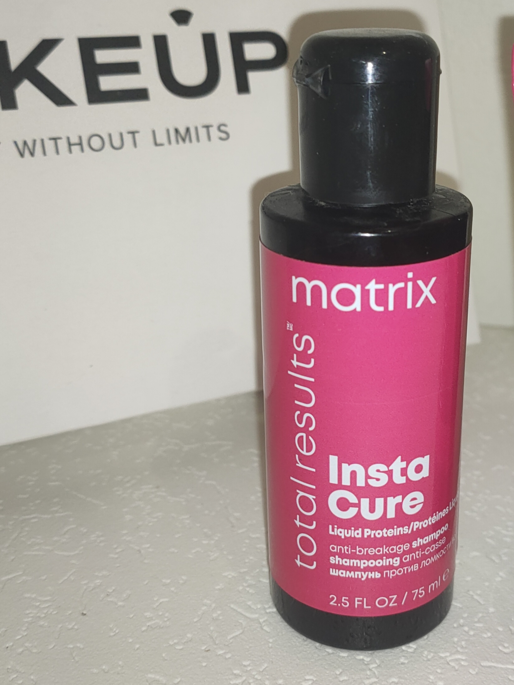Шампунь для пошкодженого волосся Matrix Total Results Insta Cure Shampoo