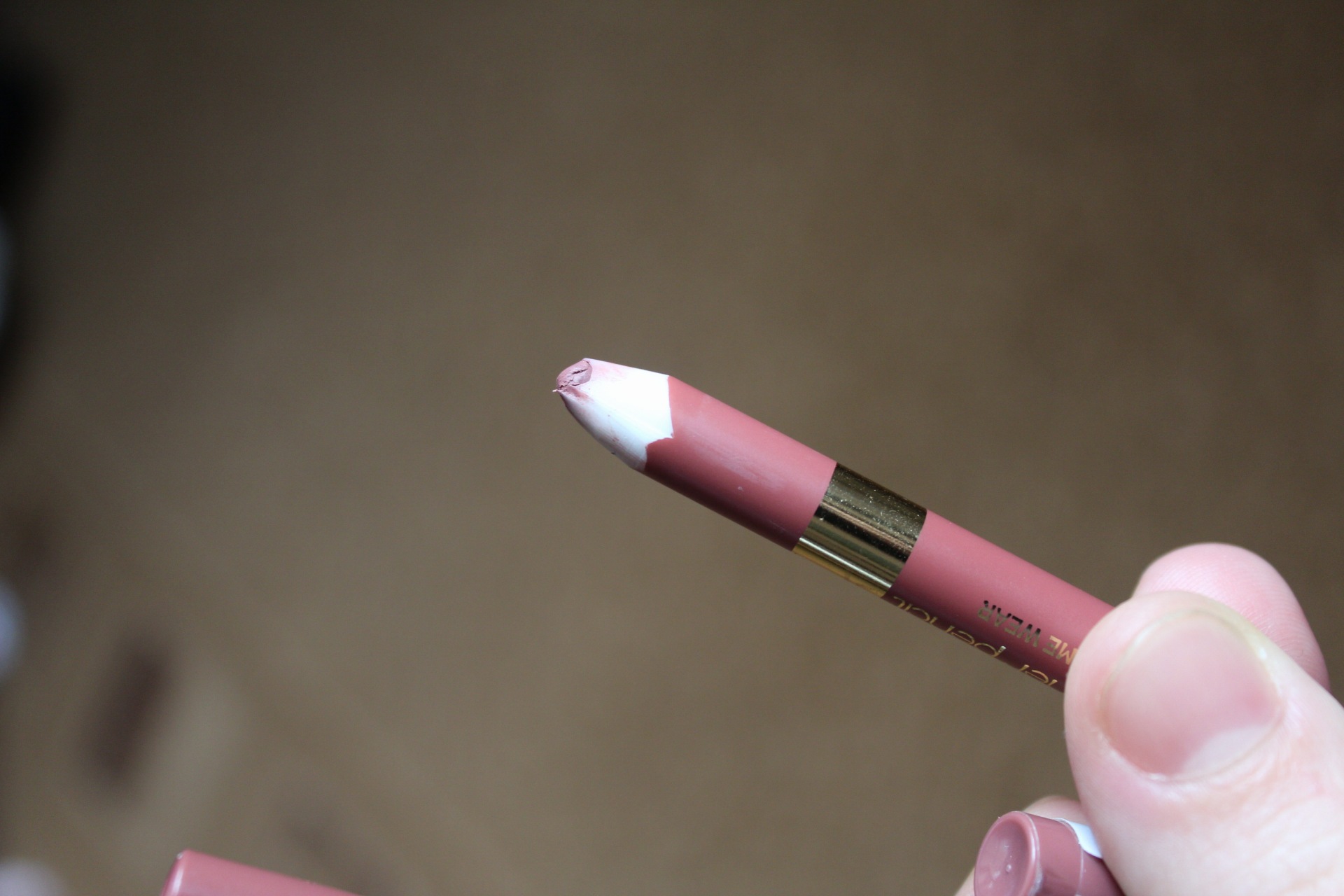 Допис порівняння LN Pro Filler Lip Liner та Eveline Cosmetics Variete Gel Lip Pencil Waterproof