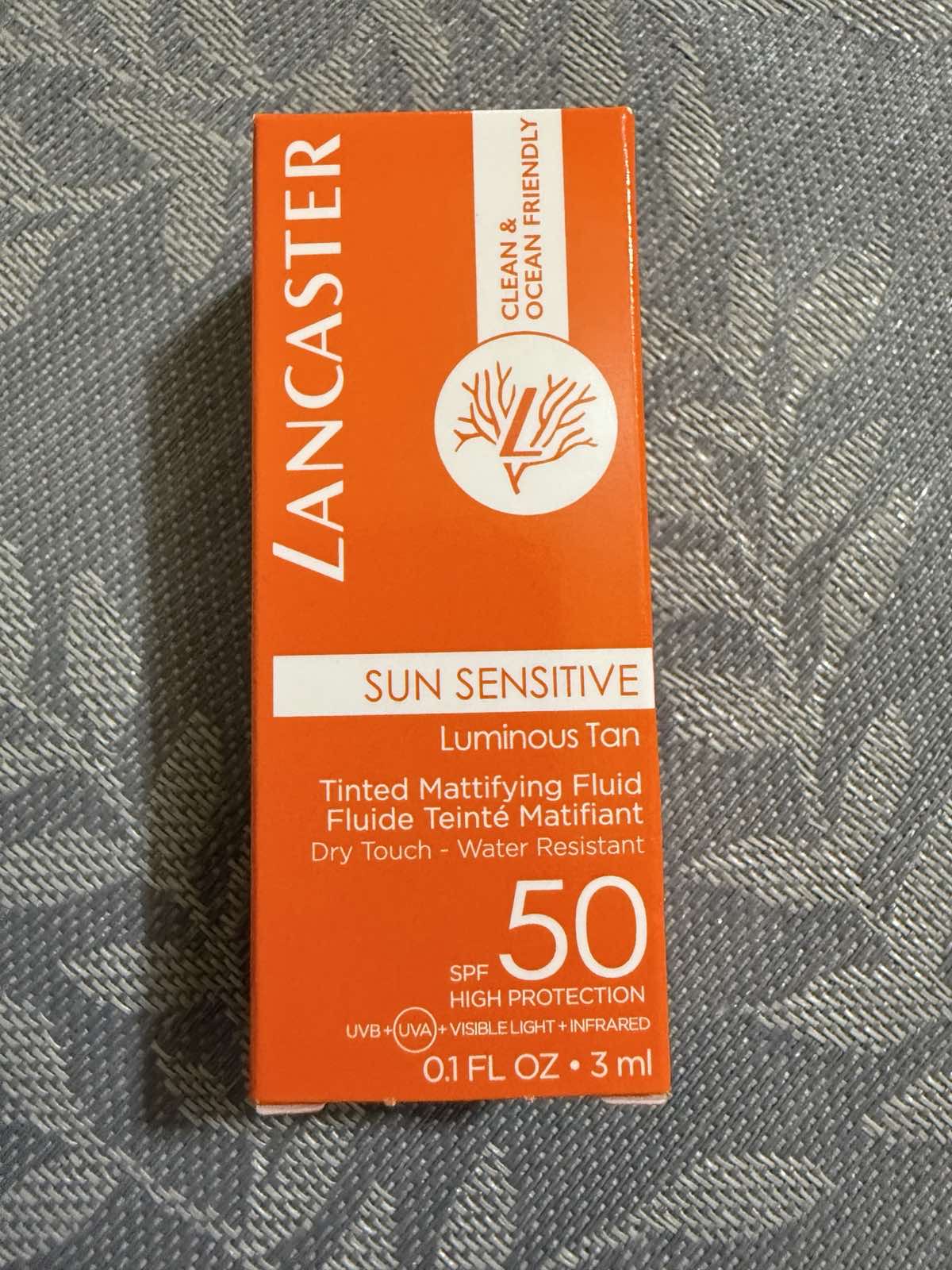 Sun Sensitive Tinted Mattifying Fluid SPF50 від Lancaster