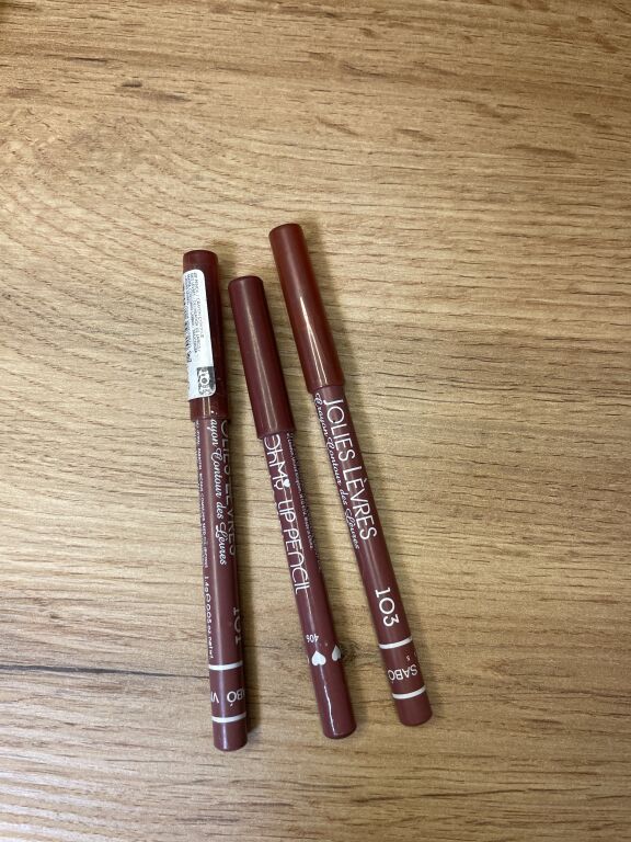 Нюдові олівці для губ 💋