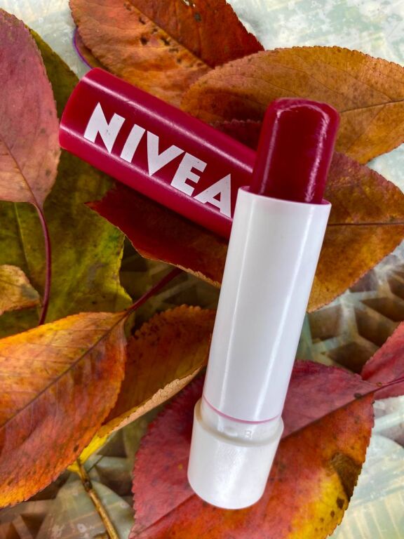 Відтінковий бальзам для губ NIVEA Lip Care"Вишневе сяйво"