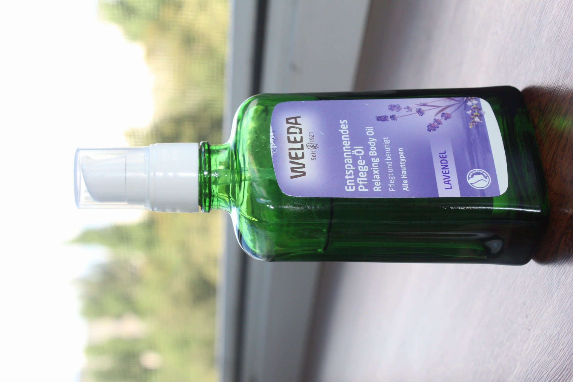 Лавандова розслаблювальна олія для тіла Weleda Relaxing Lavender Body Oil