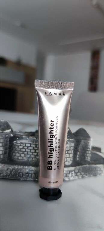 Хайлайтер, який видно за кілометр. LAMEL Make Up BB Highlighter