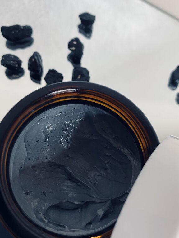 Q+A Activated Charcoal Face Mask