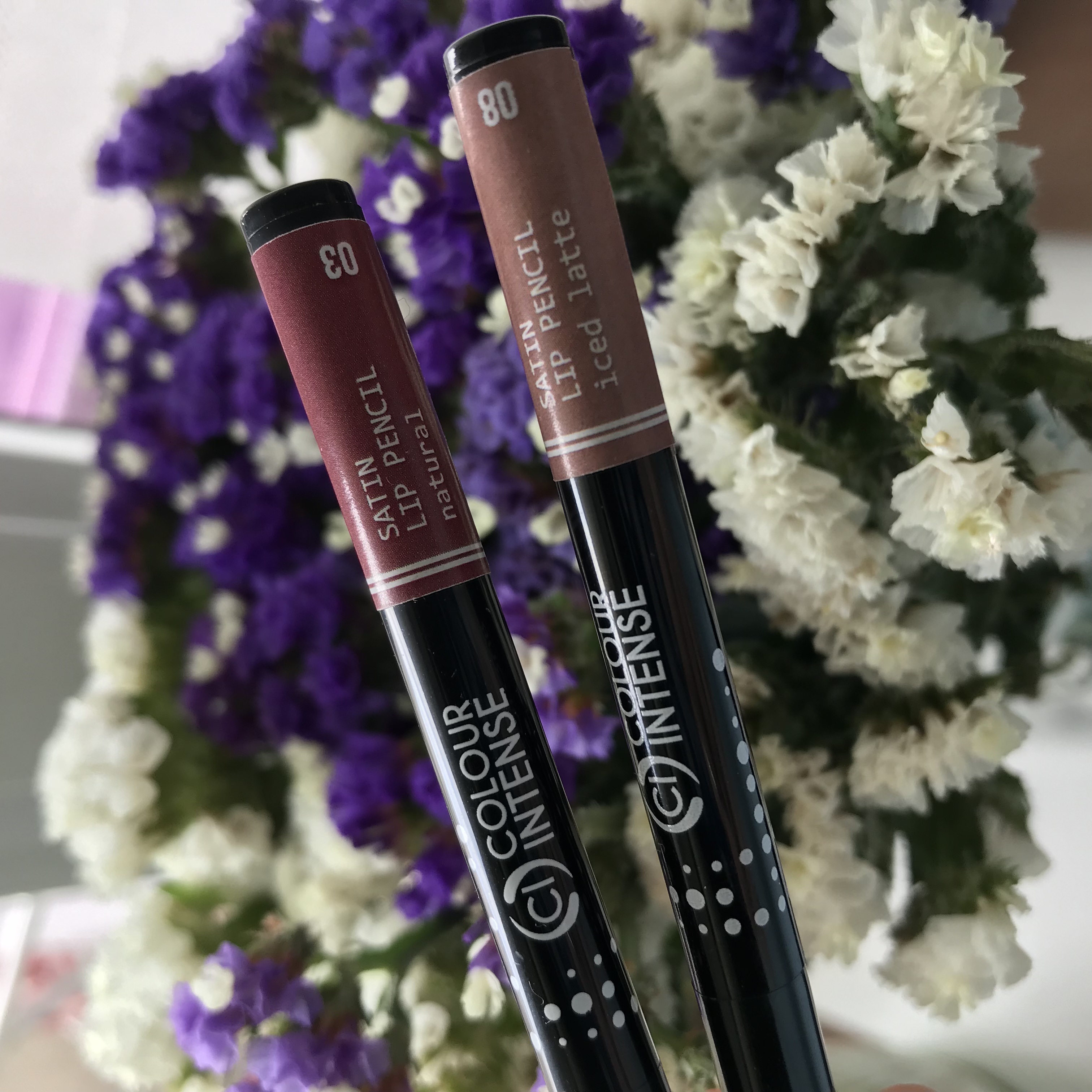 Бюджетні олівчики Colour Intense Satin Lip Pencil