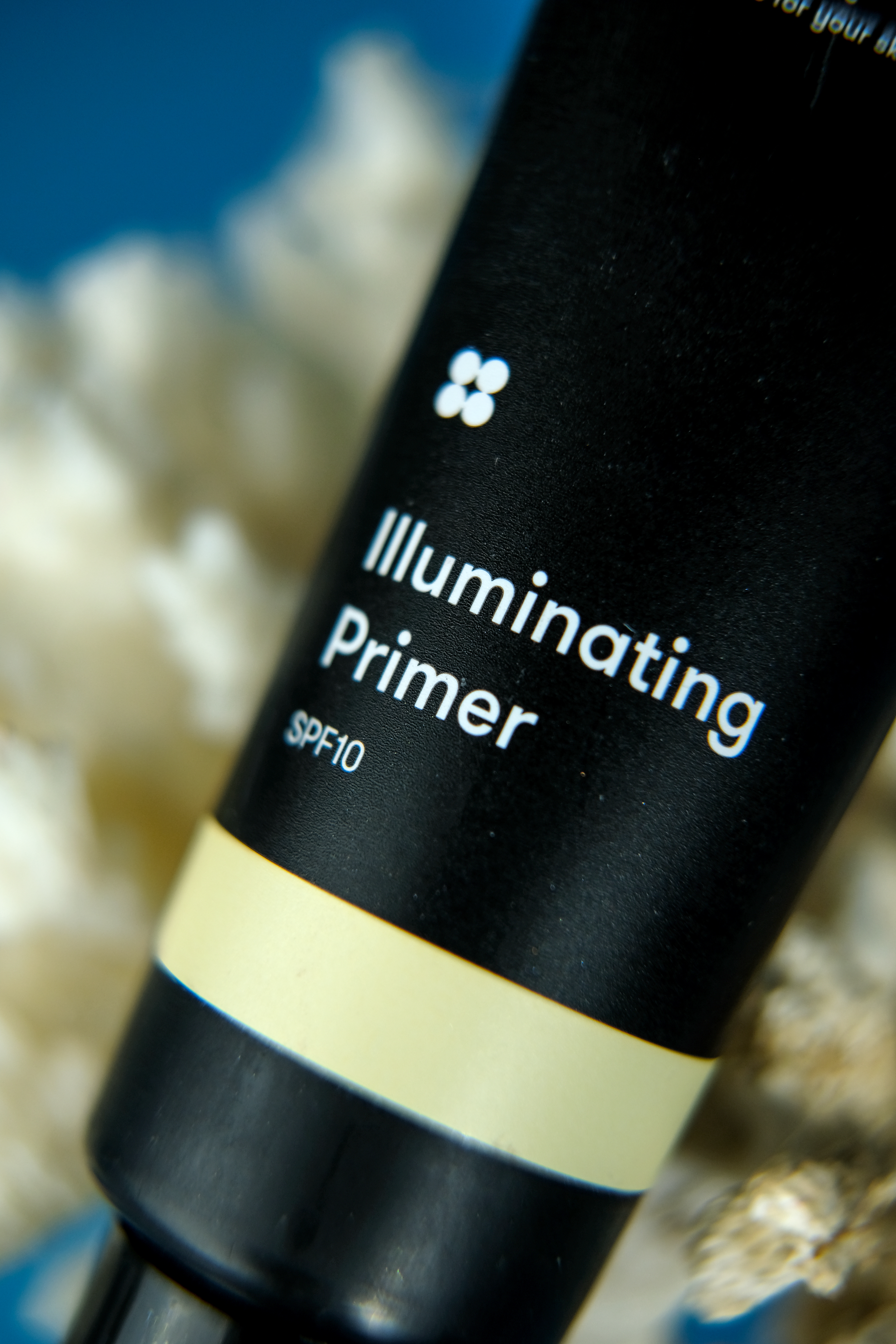 Кожен мейкап починається з нього : Sane Illuminating Primer SPF 10