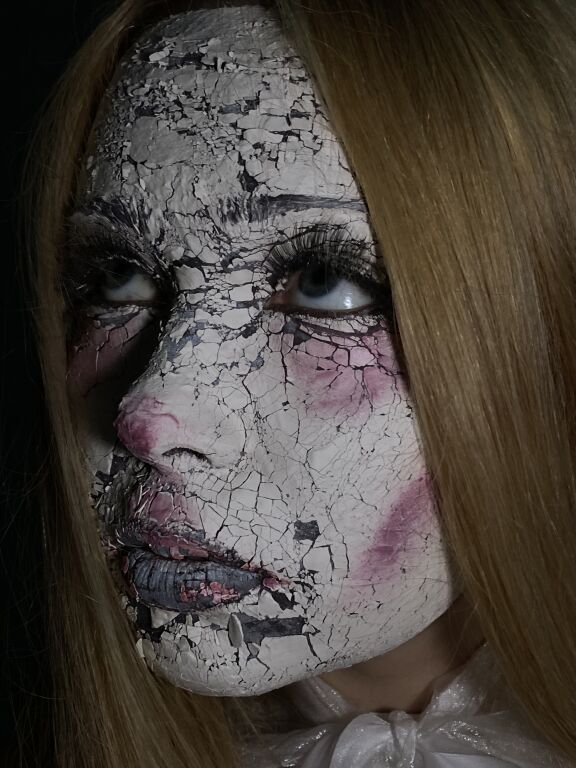 Cracked doll makeup