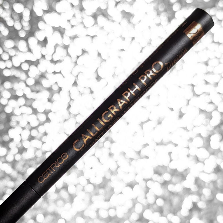 Ідеальна підводка для новачків: Catrice Calligraph Pro Precise 24h Matt Liner