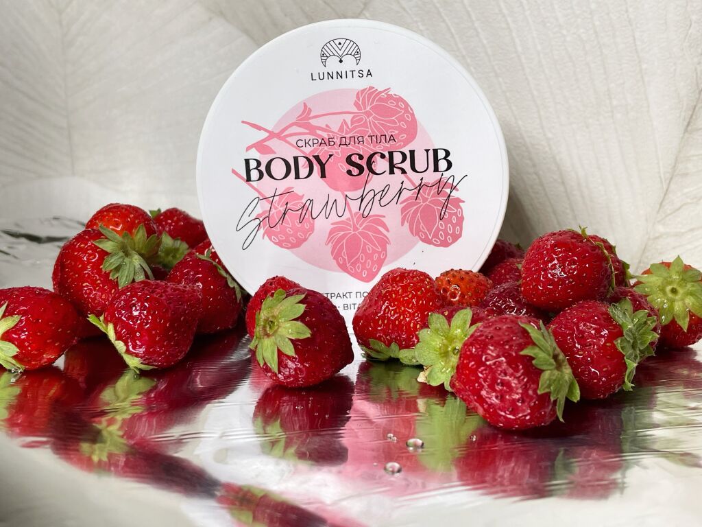 Lunnitsa | Strawberry Scrub