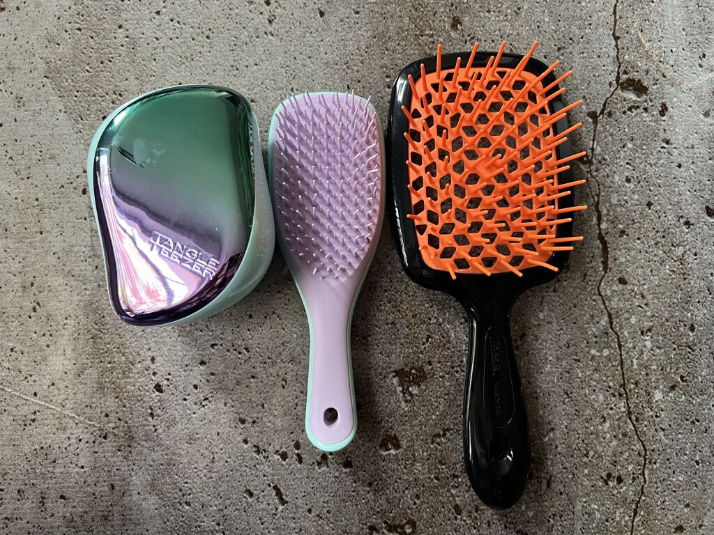 Tangle Teezer чи Janeke? Порівняння двох культовий гребінців