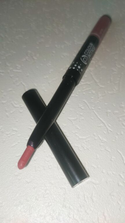 Олівець для губ Colour Intense Satin Lip Pencil