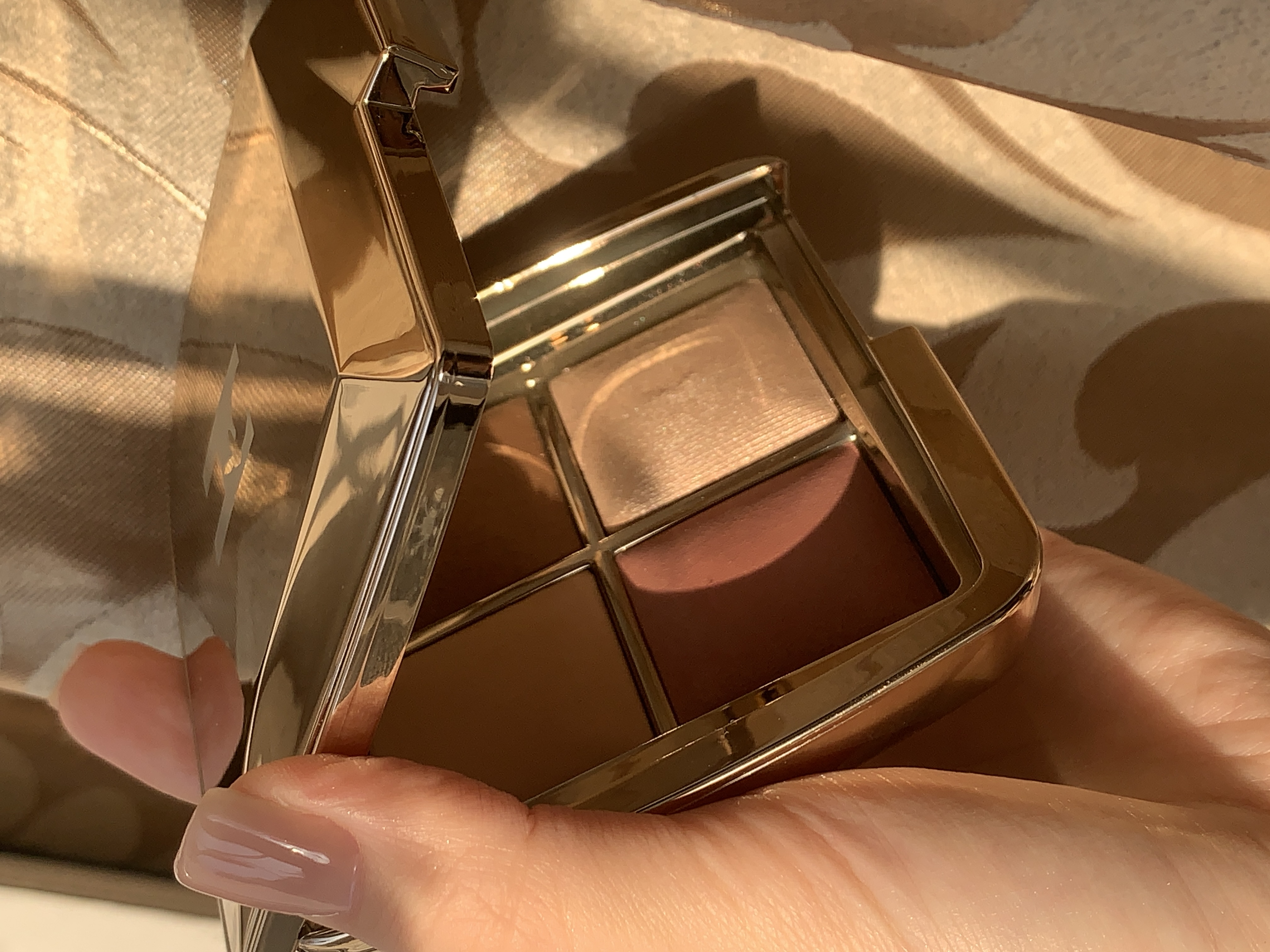 Hourglass Ambient Lighting Edit Mini - Sculpture Unlocked