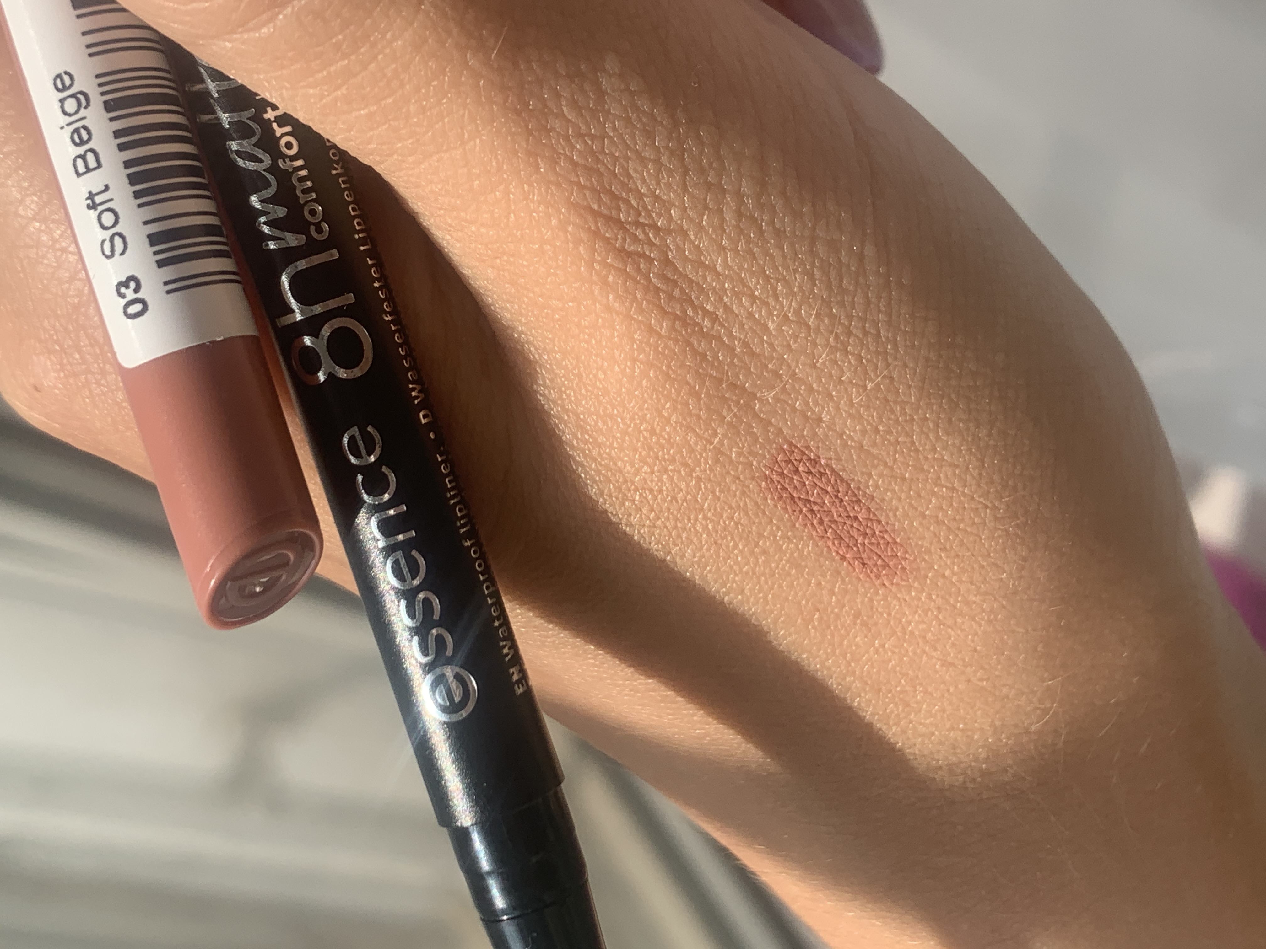 Maybelline New York Lifter Gloss & Essense 8 hours lip pencil