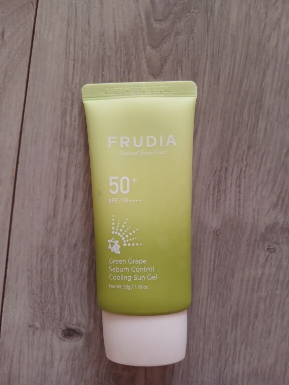 Відгук на сонцезахисний крем "Frudia Green Grape Sebum Control Cooling Sun Gel SPF 50+"