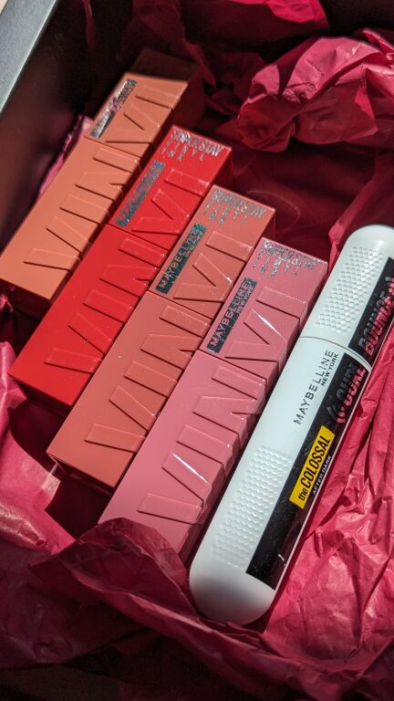 Тест на стійкість помади Maybelline Vinyl