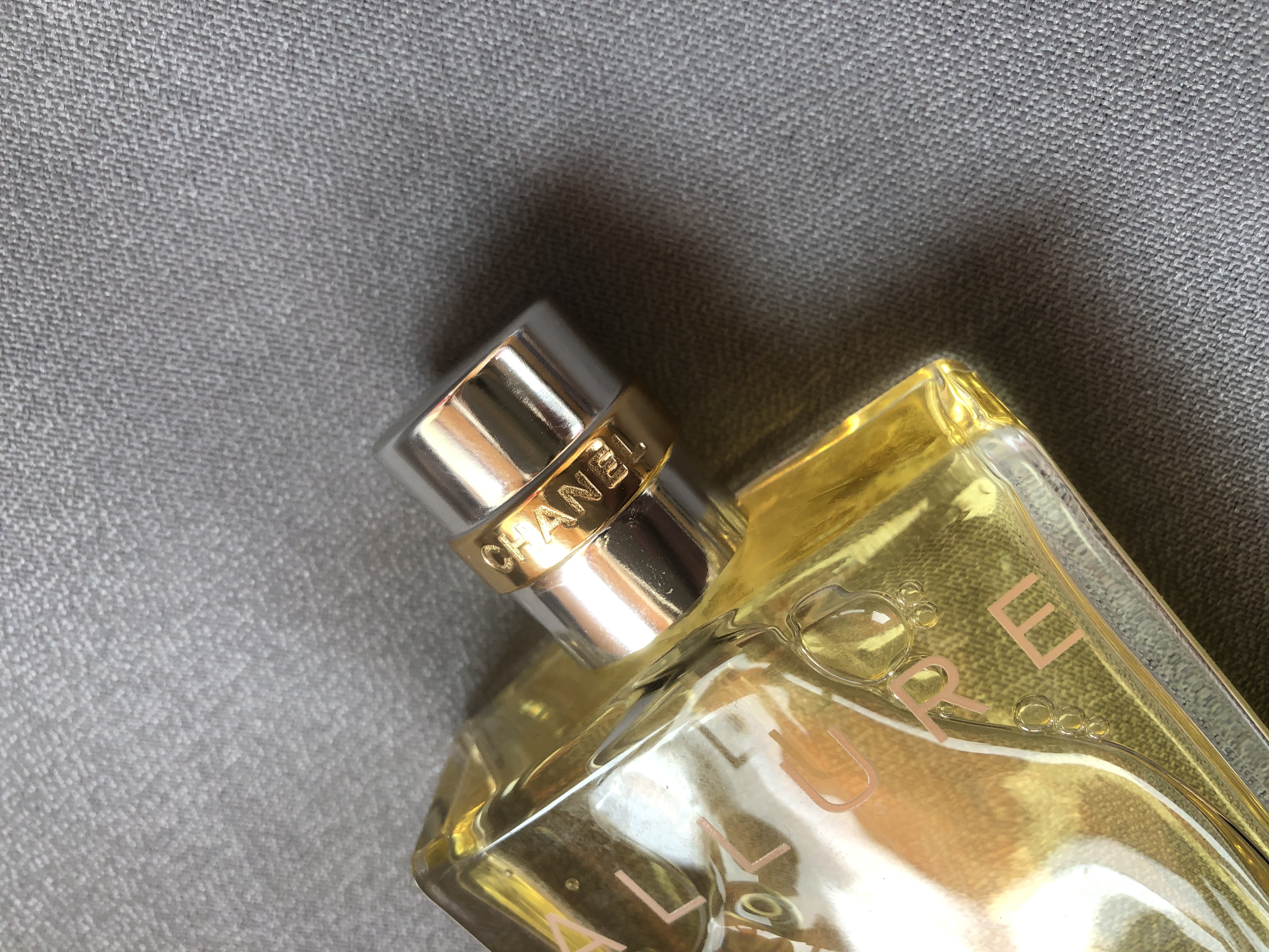 Chanel Allure: медовий парфум для витончених осіб 🐝