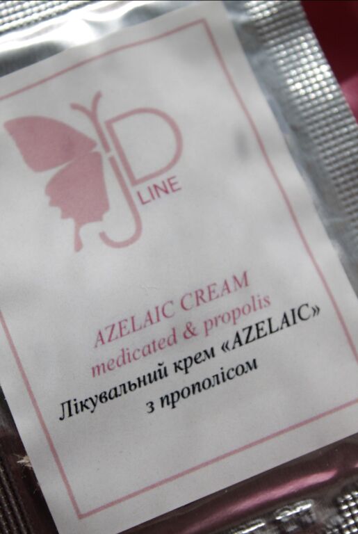 Гарний помічник при боротьбі з висипаннями | Just Dream Teens Cosmetics Azelaic Cream Medicated Prop