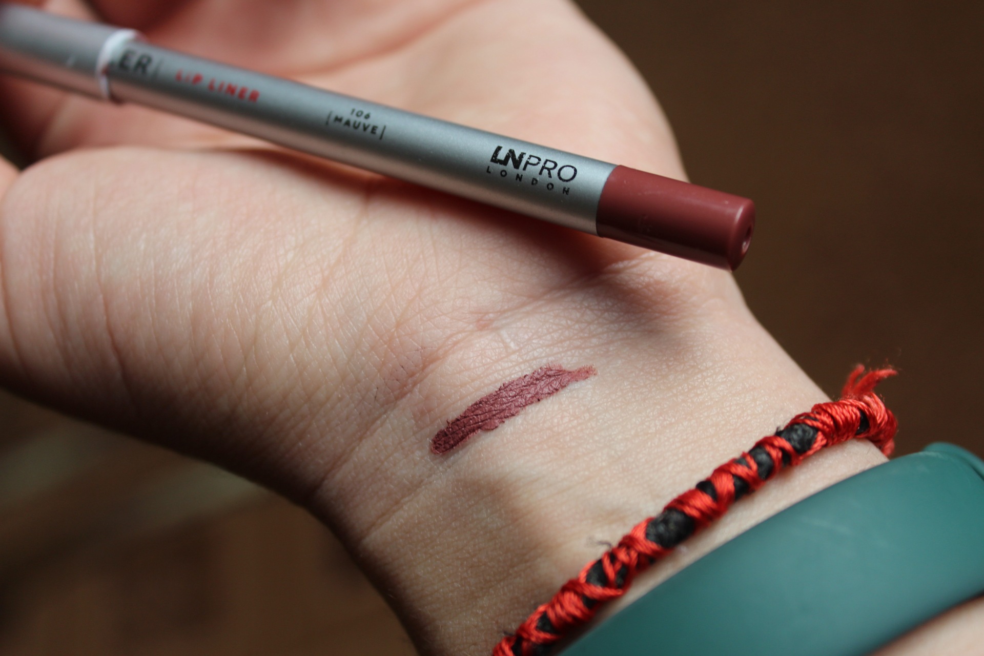 Допис порівняння LN Pro Filler Lip Liner та Eveline Cosmetics Variete Gel Lip Pencil Waterproof