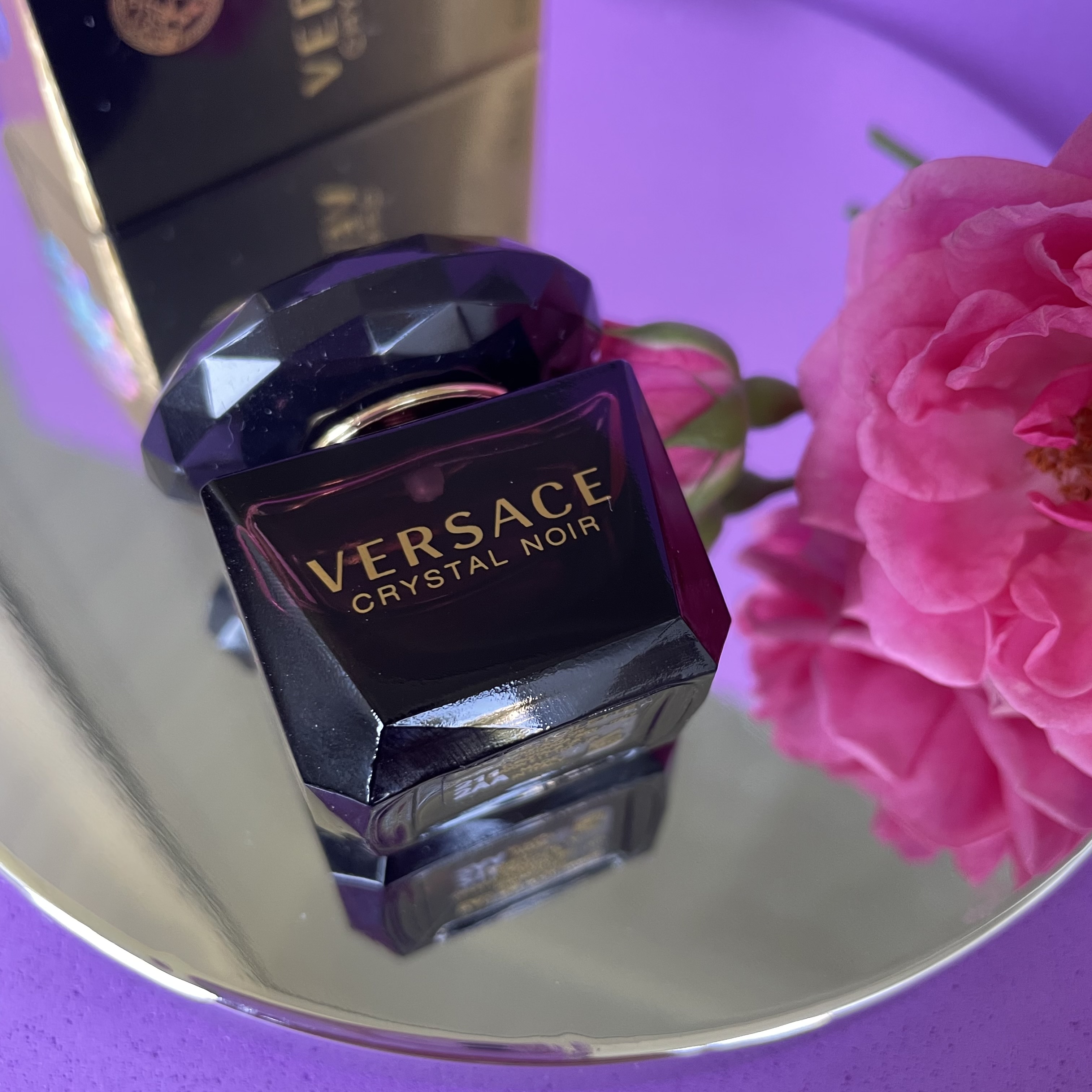 Пряний сексуальний аромат від Versace