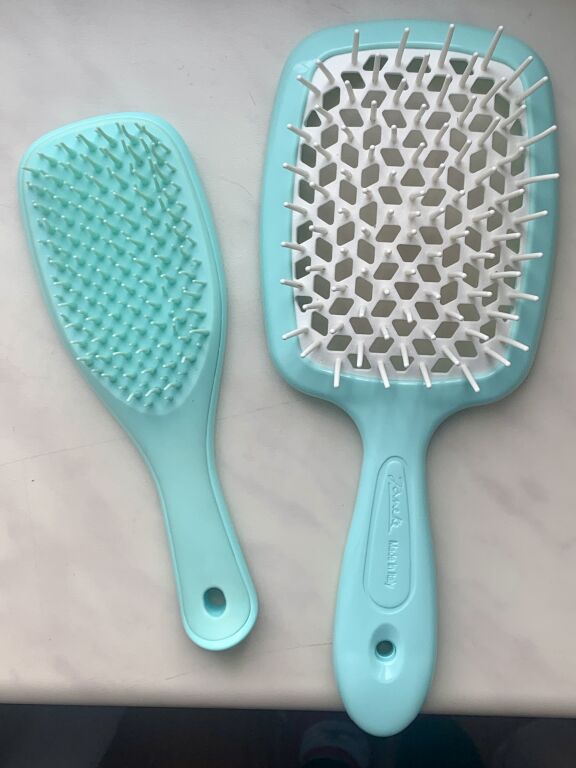 Janeke Superbrush Tiffany vs Tangle Teezer The Wet Detangler Mini Sea Green